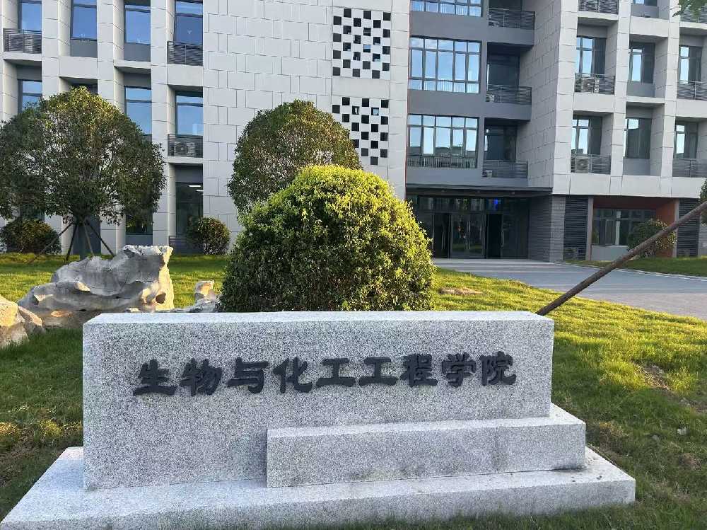 太子河区扬州职业大学体育场高杆灯项目